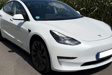 Tesla Model 3 85.602 km 31.998 &euro; Oberhausen 46244