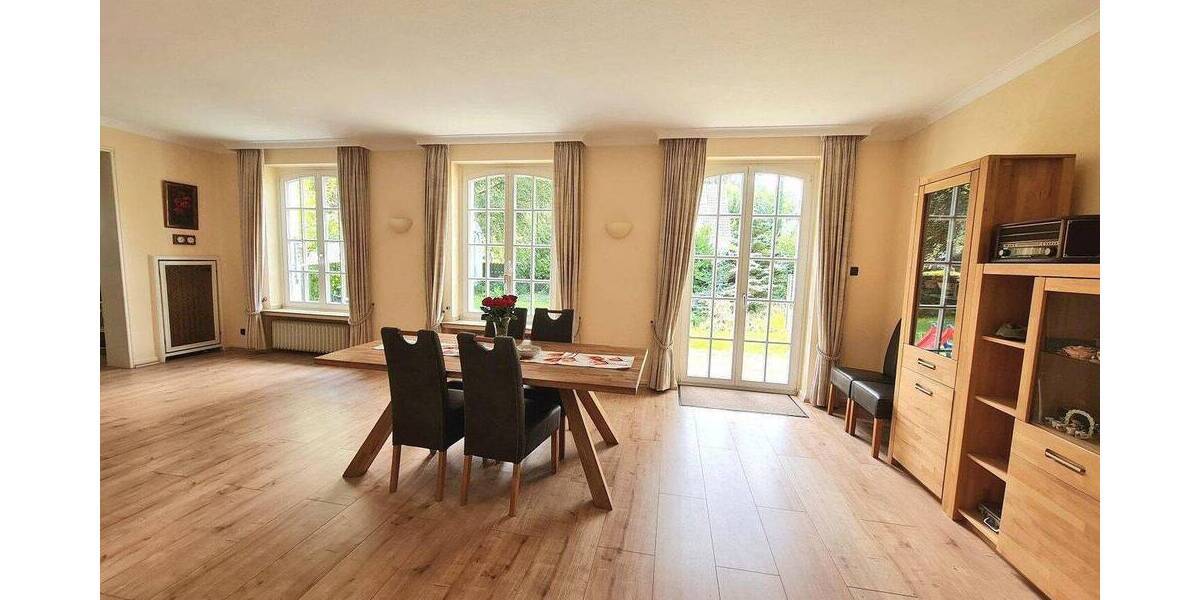 Einfamilienhaus Duisburg Hochemmerich - 9 Zimmer, 220 m&sup2;, 657.000&euro; | Angebot:26900580