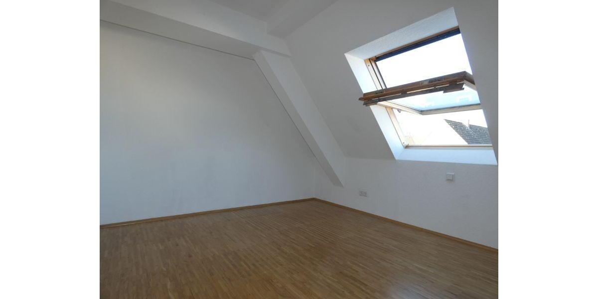 Dachgeschoßwohnung Essen Stadtbezirk IV - 3 Zimmer, 70 m&sup2;, 737&euro; | Angebot:26464148