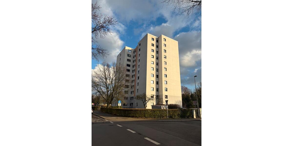 Teilsanierte 93m2 Erdgeschosswohnung mit 3,5 Zimmer 3.5 zimmer