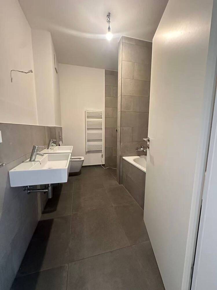 Neu sanierte 5-Zimmer-Wohnung mit XXL-Balkon im Herzen von Düsseldorf