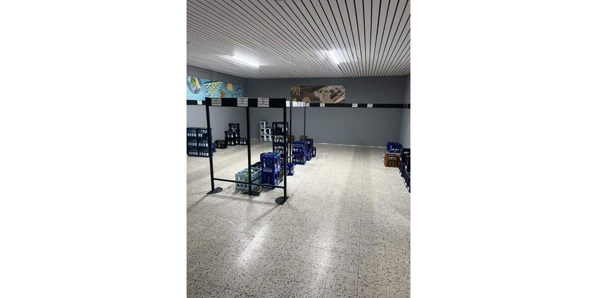 Sehr gepflegtes Ladenlokal in unmittelbarer Nähe zu Aldi zimmer