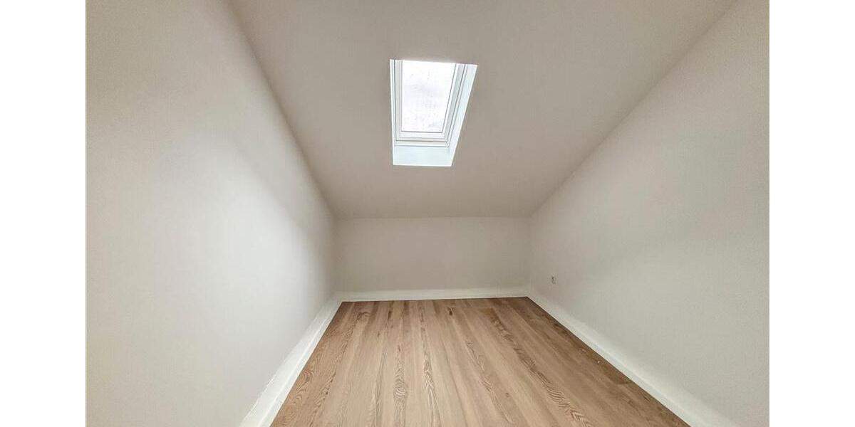 Dachgeschoßwohnung Düsseldorf Stadtbezirk 5 - 3 Zimmer, 67 m&sup2;, 1.200&euro; | Angebot:26335922