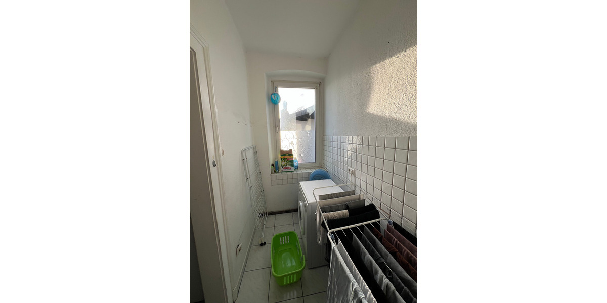 Investorenobjekt mit 3 Wohnungen, 2 Ladenlokalen und Erweiterungsmöglichkeiten 1 zimmer