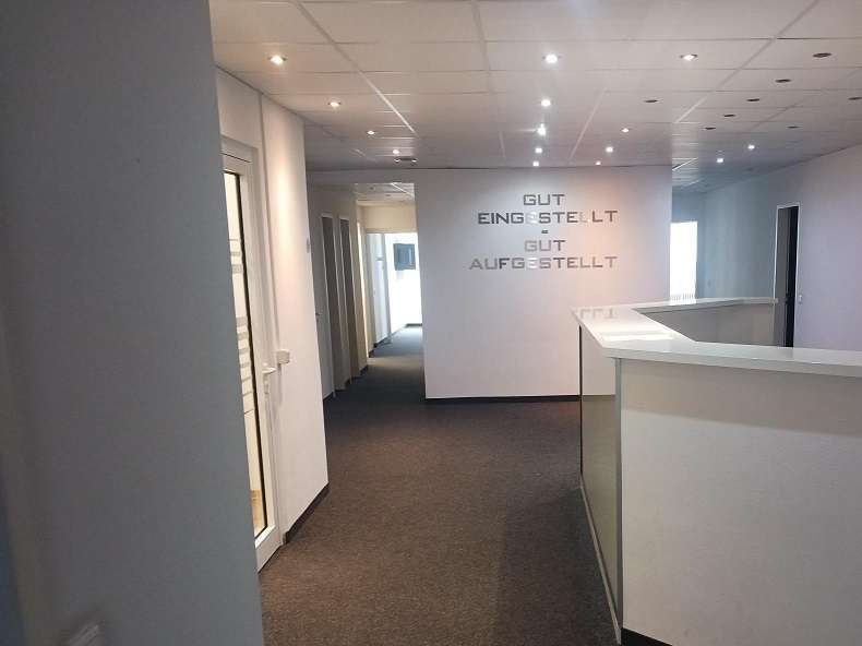 Büro in Krefeld 2.470 € 260 m²