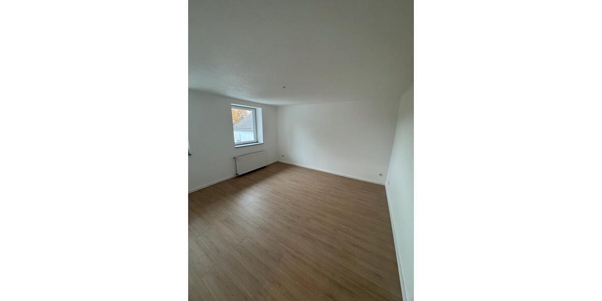 Frisch renovierte helle 2-Zimmer-Wohnung in Krefeld zimmer