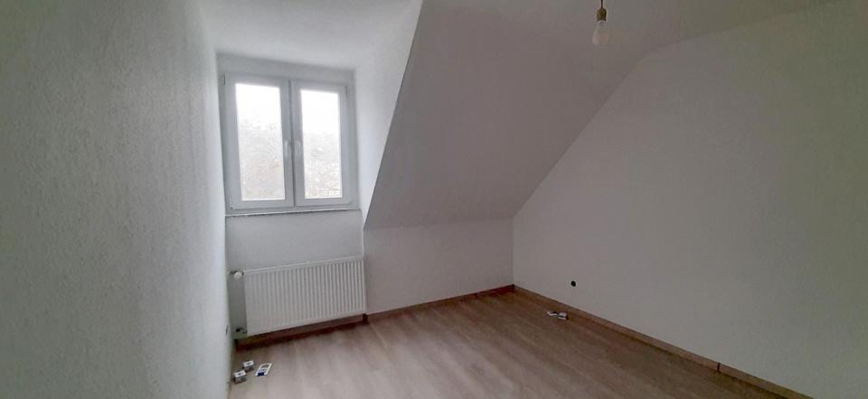 Frisch renovierte Dachgeschosswohnung 4 zimmer