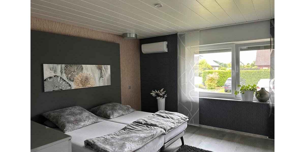 Leben auf einer Ebene-Bungalow mit Garage, Pool & Wohlfühlgarten 2 zimmer