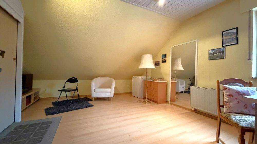 Doppelhaushälfte in Oberhausen-Eisenheim mit Garten, Garage, Carport, zwei Terrassen und mehr! 6 zimmer