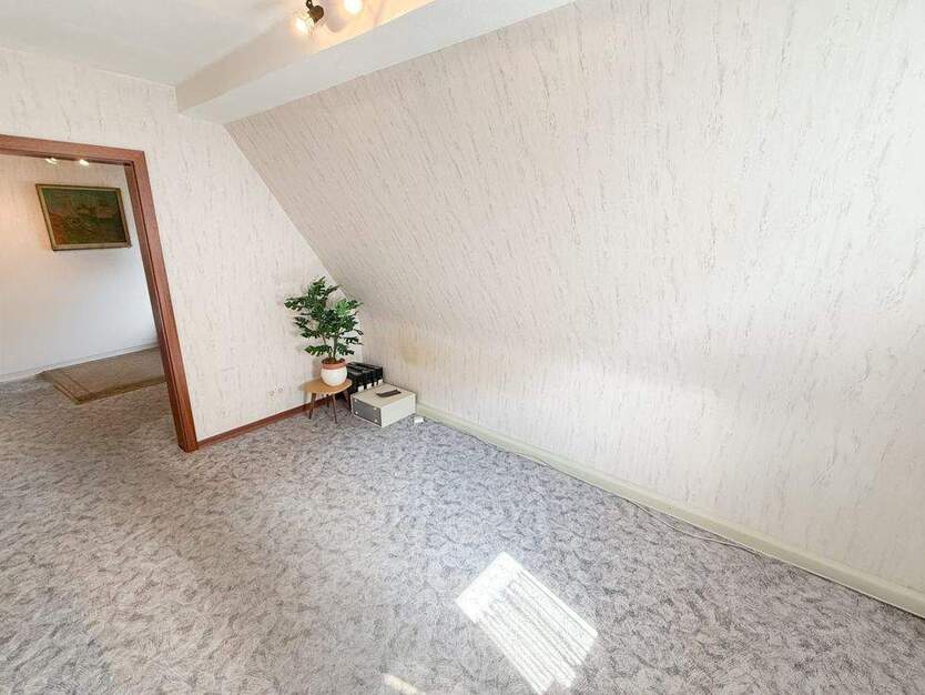 Doppelhaushälfte mit großem Garten und zwei Garagen in Recklinghausen- Hochlar 6 zimmer