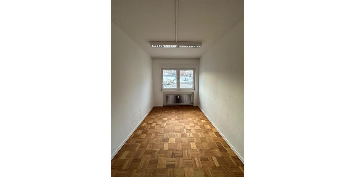 Ansprechende, helle Büroräume mit Blick auf den Neutorplatz zimmer