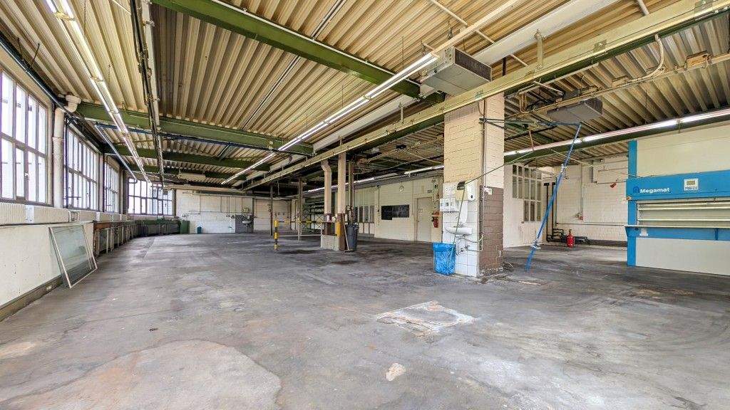 Produktionsgebäude mit Lager- und Büroflächen in bester Lage von Velbert zimmer