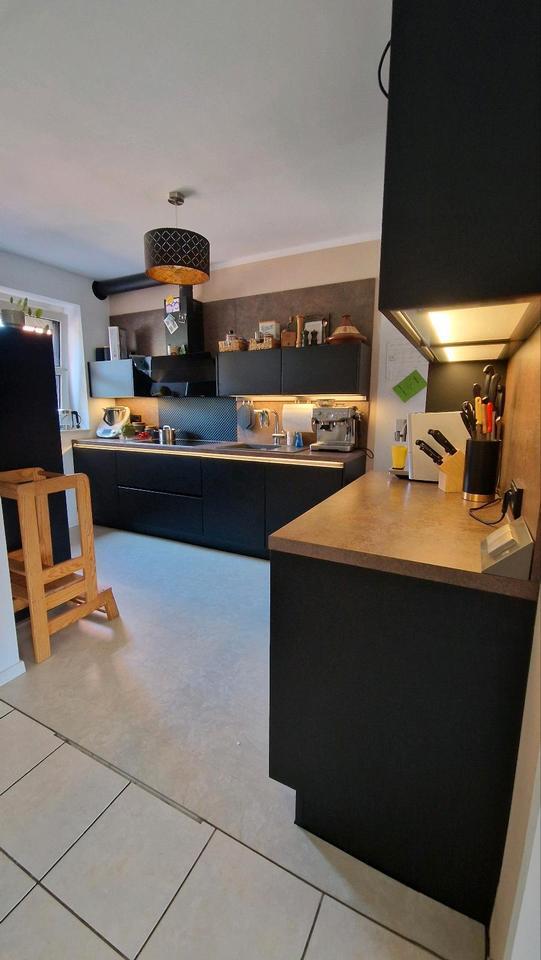 Wohnung im Reihenhausstil mit eigenem Eingang, Garten und Garage