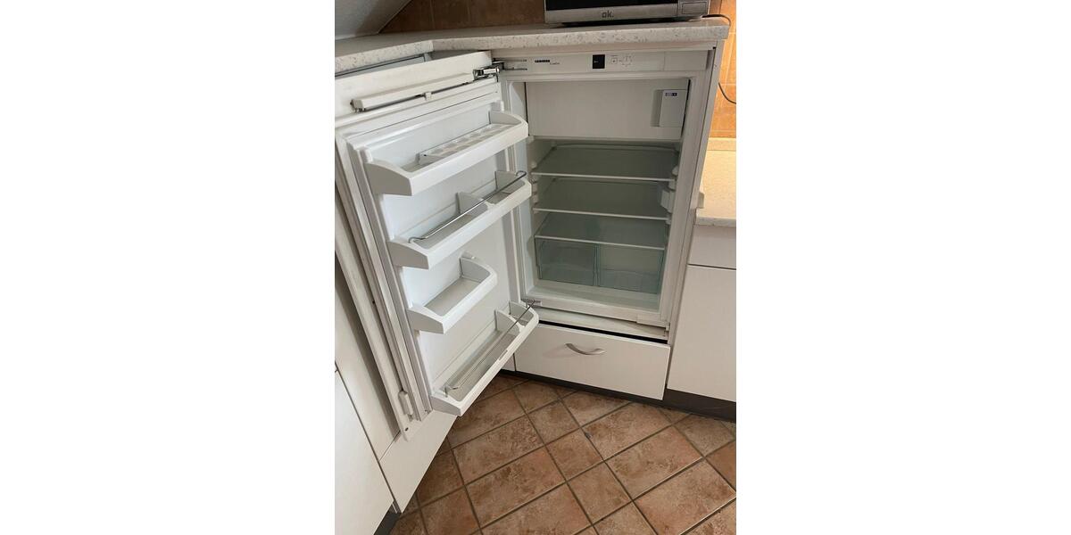 2,5 Z., Küche, Diele, Bad, Abstellraum, WZ, SZ, 67m2, 2OG 2 zimmer