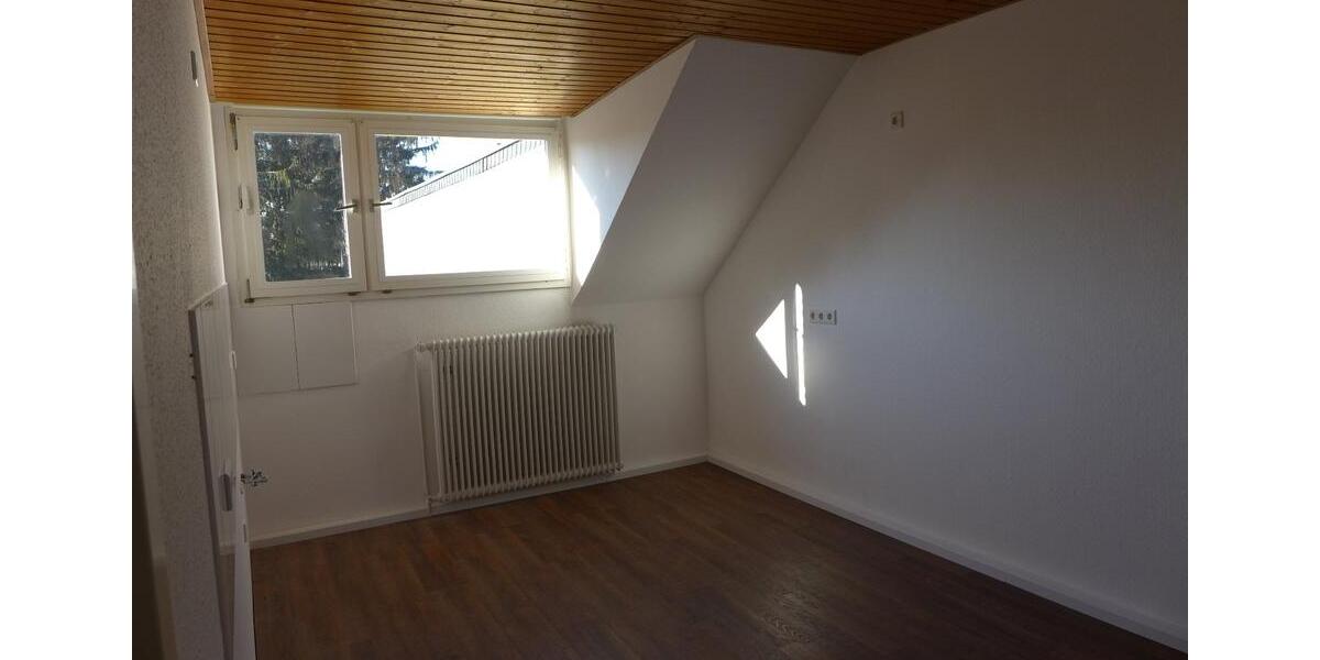 Dachgeschoßwohnung Düsseldorf Stadtbezirk 7 - 4 Zimmer, 96 m&sup2;, 1.200&euro; | Angebot:25478974