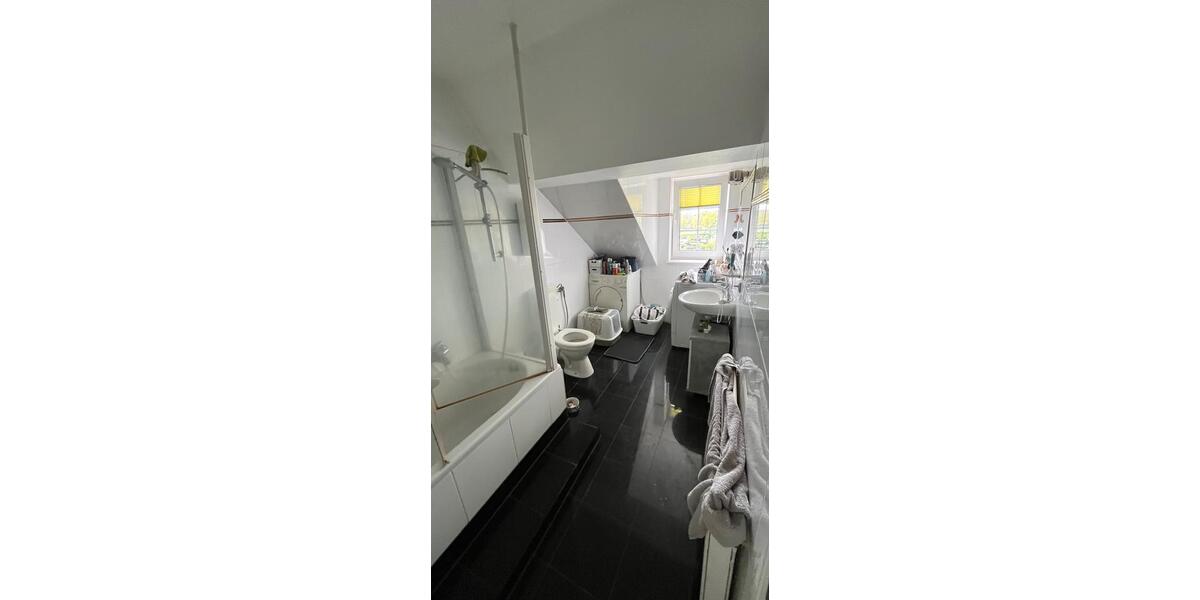 Dachgeschoßwohnung Krefeld Cracau - 3 Zimmer, 110 m&sup2;, 900&euro; | Angebot:26223508