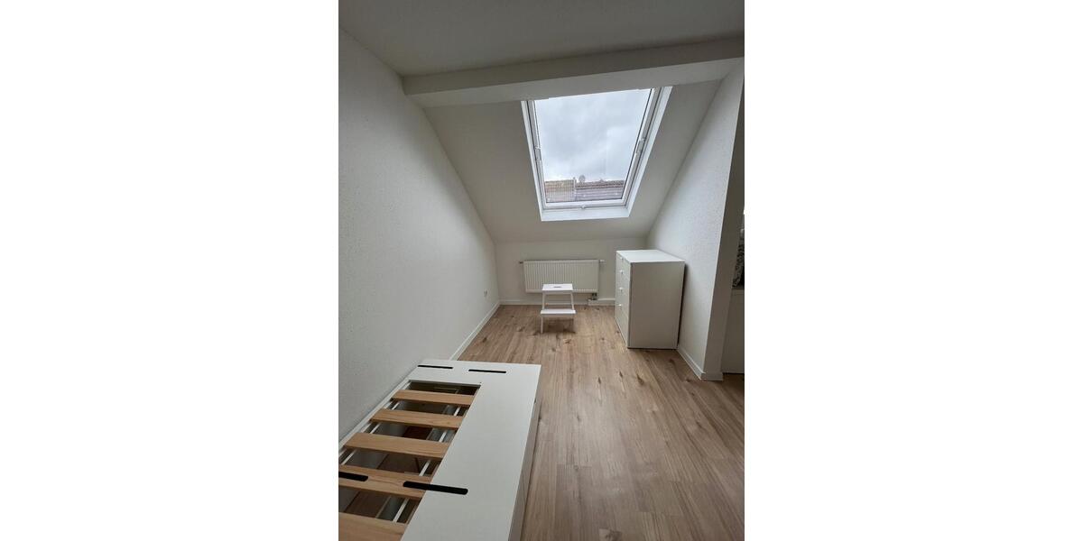 Dachgeschoßwohnung Krefeld Cracau - 1 Zimmer, 36 m&sup2;, 475&euro; | Angebot:25613643