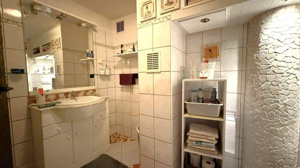 Doppelhaushälfte in Oberhausen-Eisenheim mit Garten, Garage, Carport, zwei Terrassen und mehr! 6 zimmer