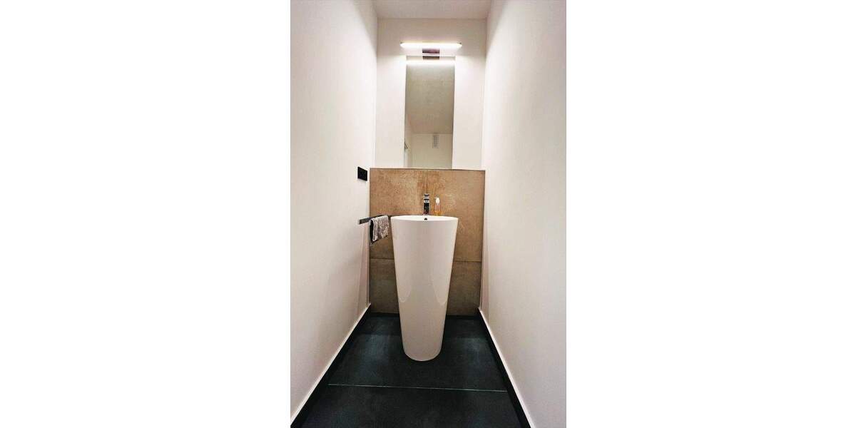 Luxuriös möblierte 2-Zimmer-Wohnung mit großem Balkon im begehrten Oberkassel 2 zimmer