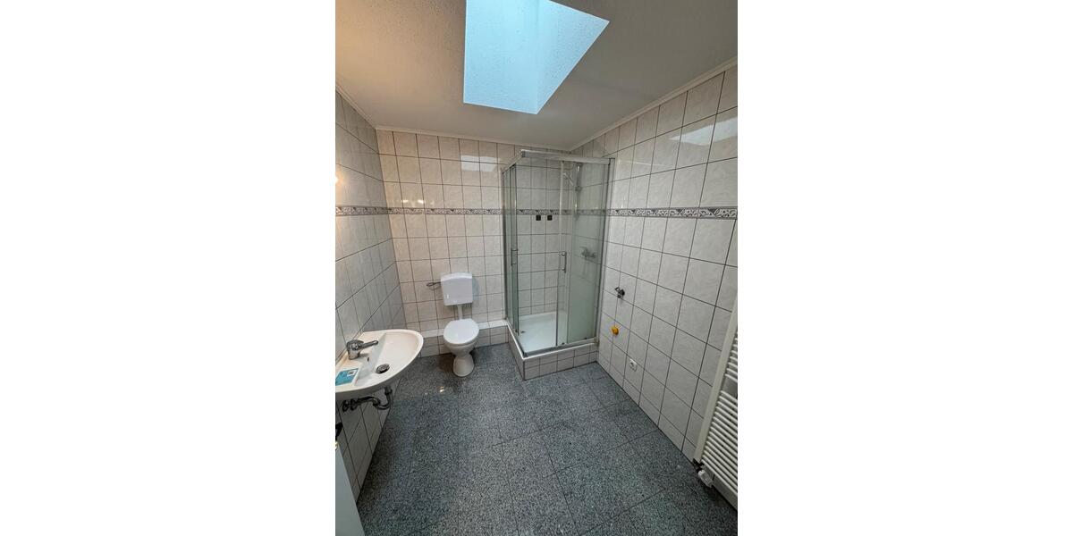 Frisch renovierte helle 2-Zimmer-Wohnung in Krefeld zimmer