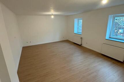 Frisch renovierte helle 2-Zimmer-Wohnung in Krefeld zimmer