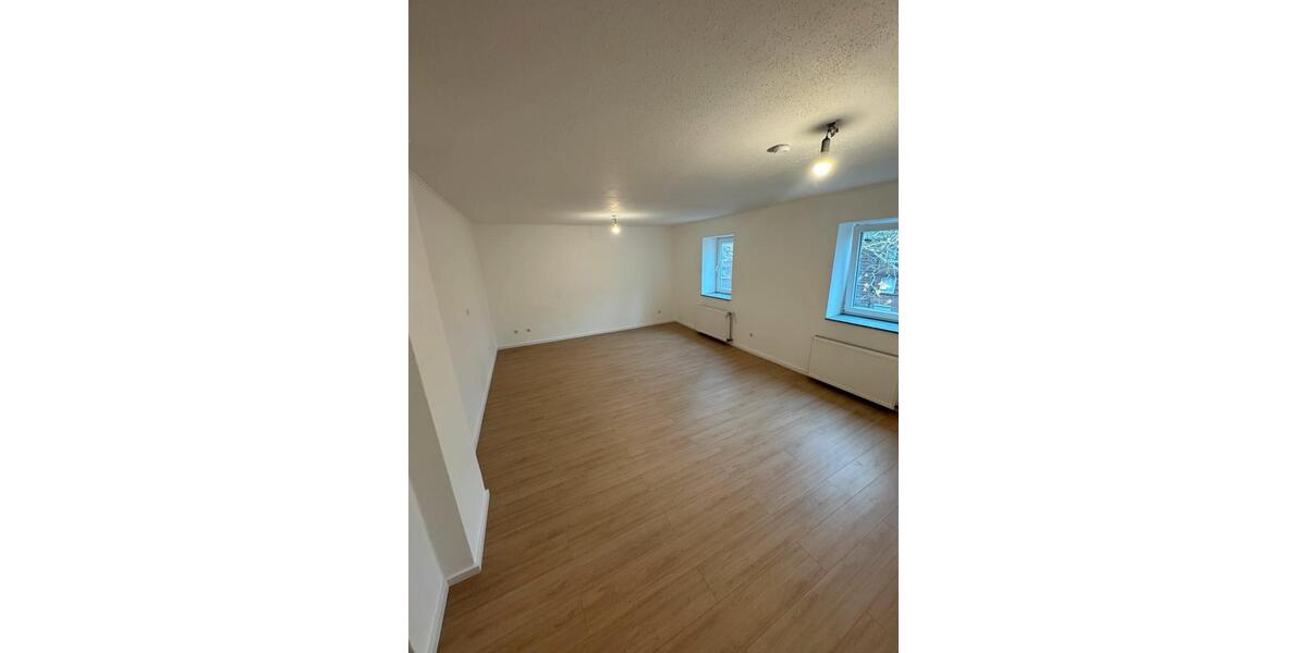 Frisch renovierte helle 2-Zimmer-Wohnung in Krefeld zimmer