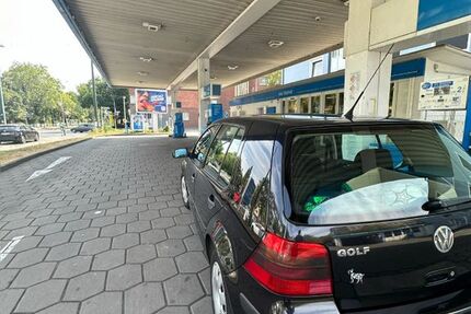 VW Golf 274.000 km 1.495 &euro; Düsseldorf 40479
