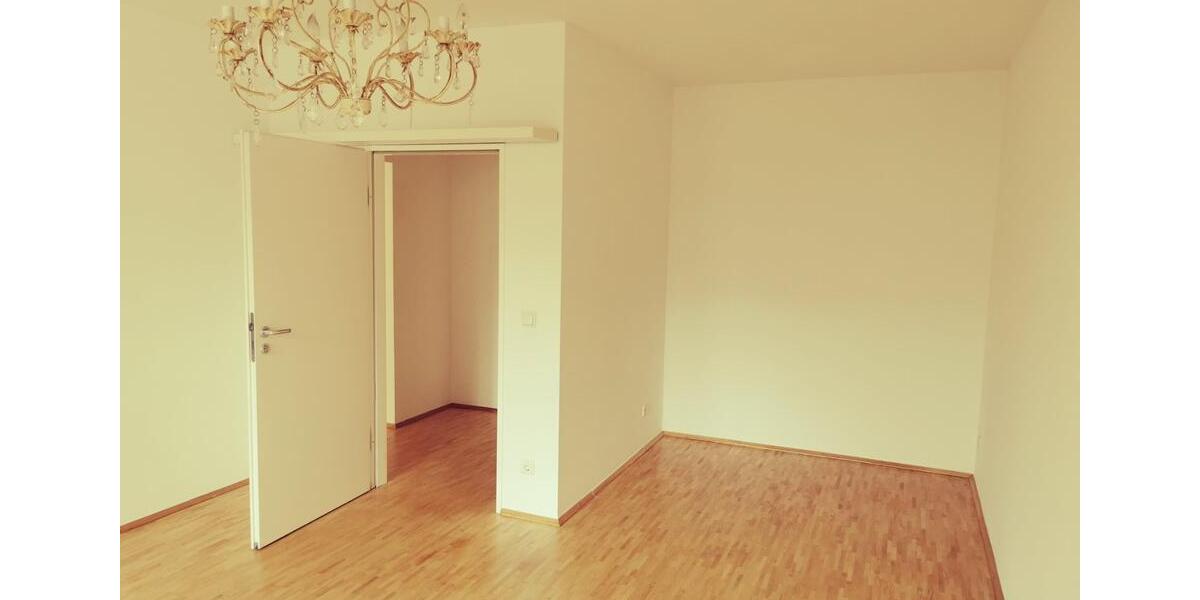 Familienfreundliche Eigentumswohnung in Düsseldorf-Düsselta 5.5 zimmer