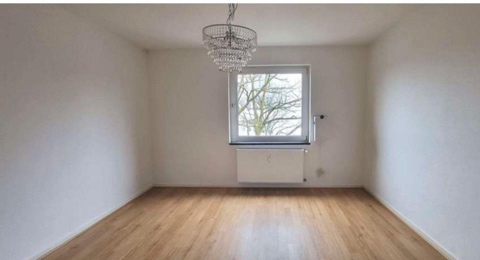 Schöne, helle Wohnung, 74 qm Wohnung, 2. Etage mit Balkon 3 zimmer