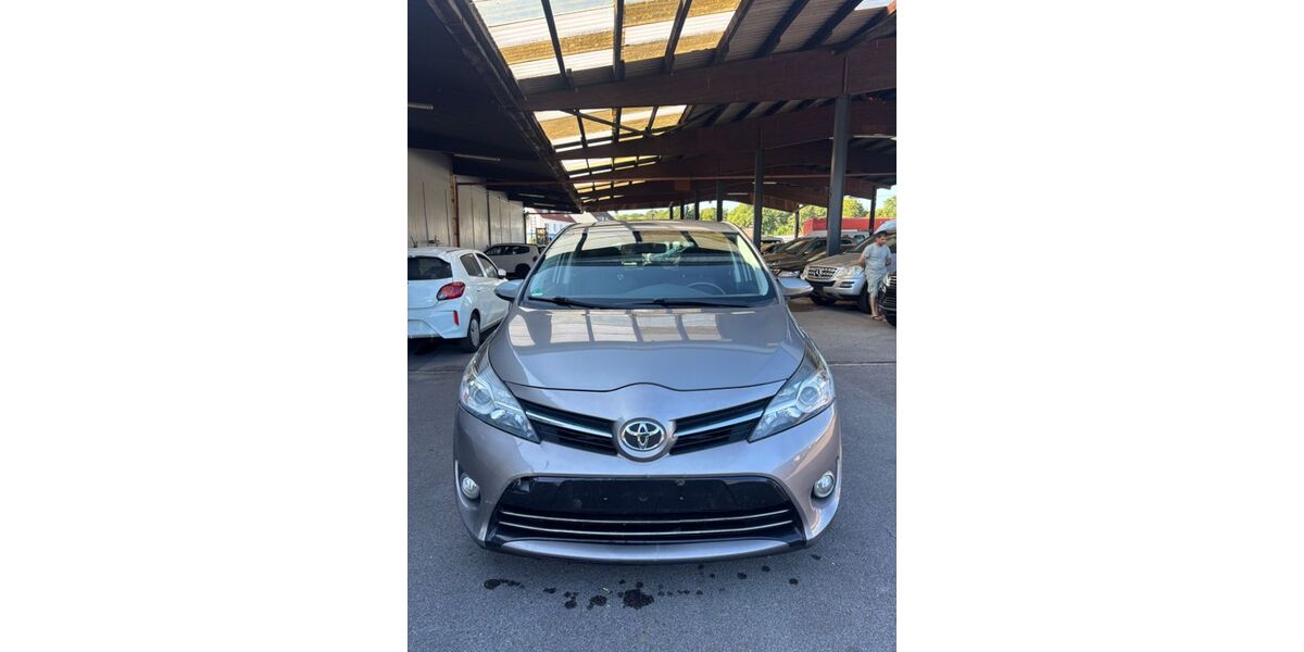 Toyota Verso 177.000 km 5.250 € Essen 45356
