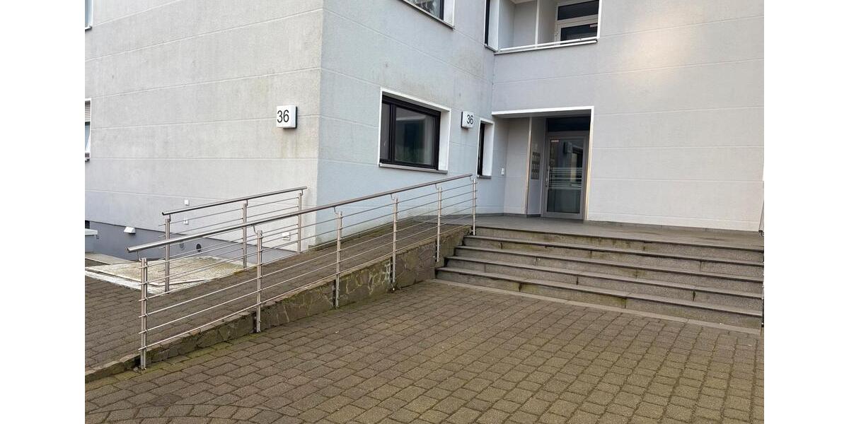 Teilsanierte 93m2 Erdgeschosswohnung mit 3,5 Zimmer 3.5 zimmer
