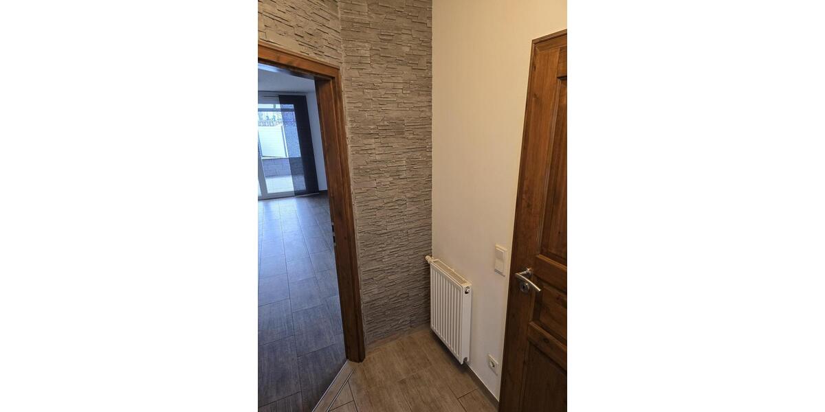 Modernes Reihenendhaus nebst 2 Garagen, Küche, Garten 4 zimmer