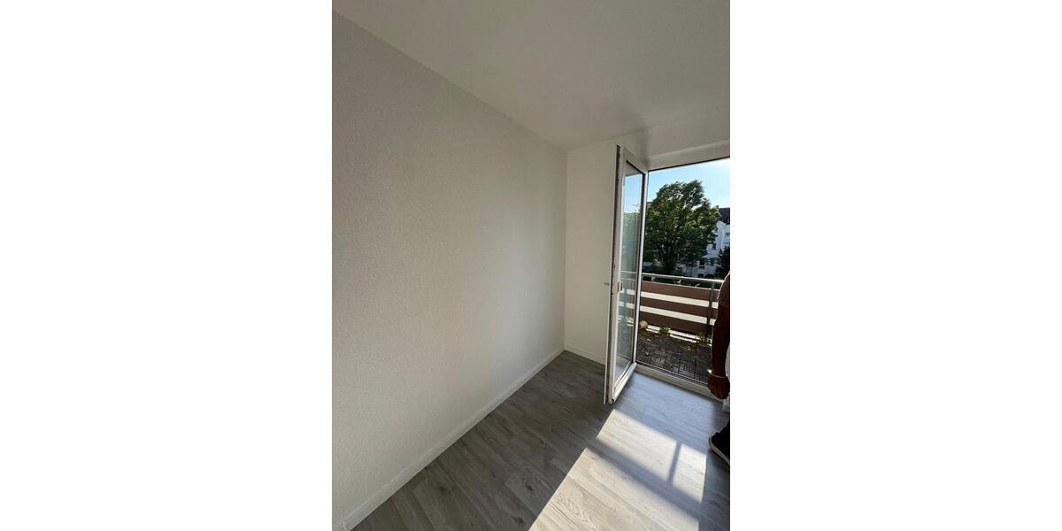 Dachgeschoßwohnung Duisburg Duisburg-Mitte - 1.5 Zimmer, 32 m&sup2;, 700&euro; | Angebot:26338757