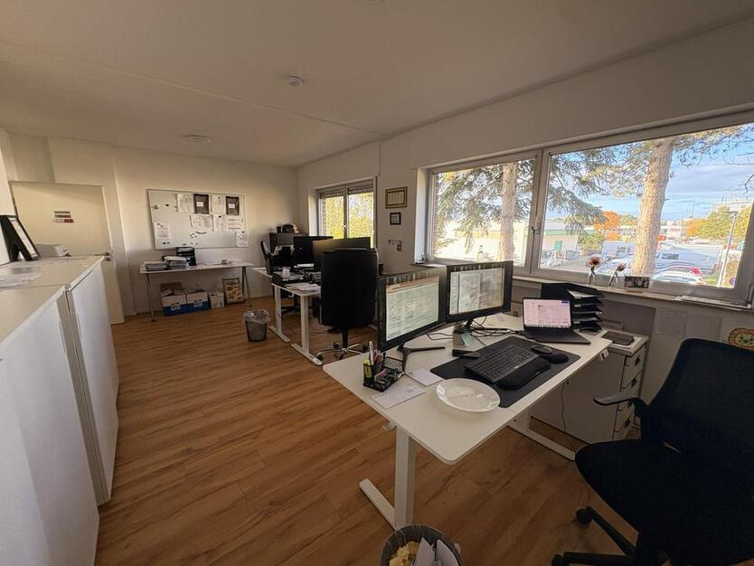 Attraktive Gewerbeimmobilie mit Büro, Ausstellung, Lagerhalle & Wohnung – flexible Nutzung möglich! zimmer