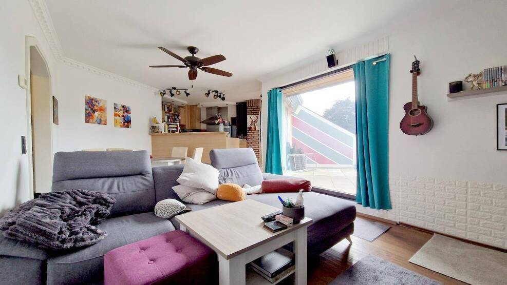 Moderne Wohnung mit Dachterrasse in einem Vierfamilienhaus. 3 zimmer