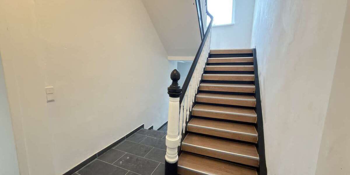 Exklusives Investment: Kernsaniertes Mehrfamilienhaus mit Balkon und Terrasse 10 zimmer