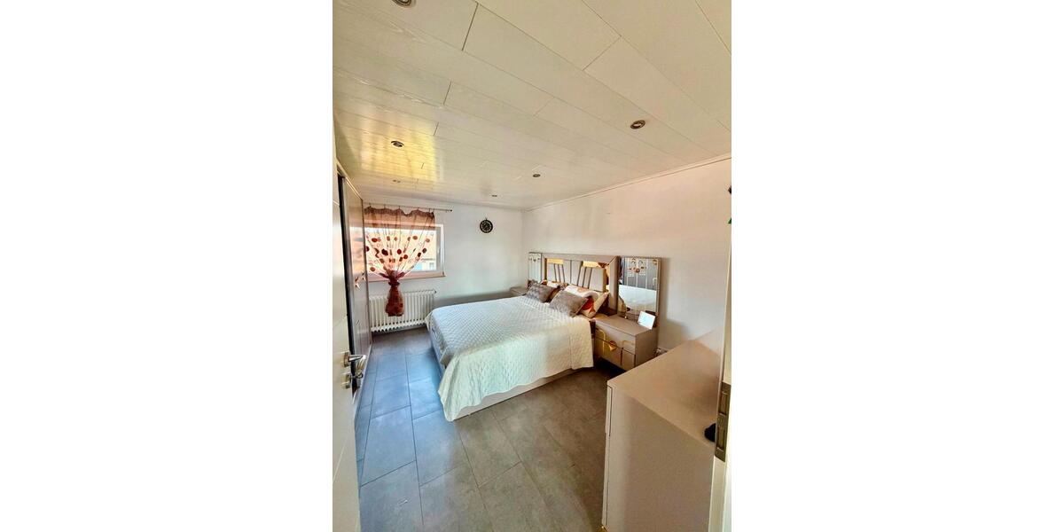 Dachgeschoßwohnung Duisburg Rheinhausen - 3.5 Zimmer, 80 m&sup2;, 198.000&euro; | Angebot:27258760