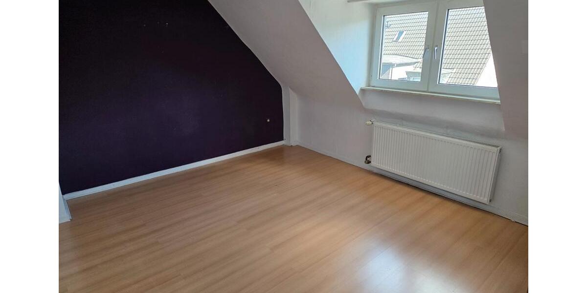 Dachgeschoßwohnung Oberhausen - 3.5 Zimmer, 80 m&sup2;, 590&euro; | Angebot:26322224