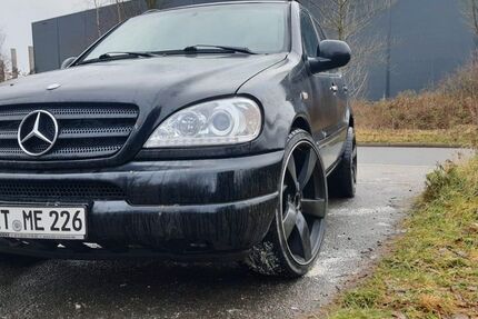 Mercedes-Benz ML 320 328.000 km 2.200 &euro; Hattingen 45525