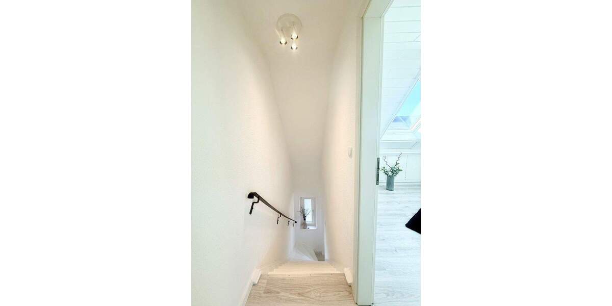 Provisionsfrei: Renoviertes Haus *Einbauküche *Energiekl. E *Ausbaureserve *Mehrgenerationsfähig 5 zimmer