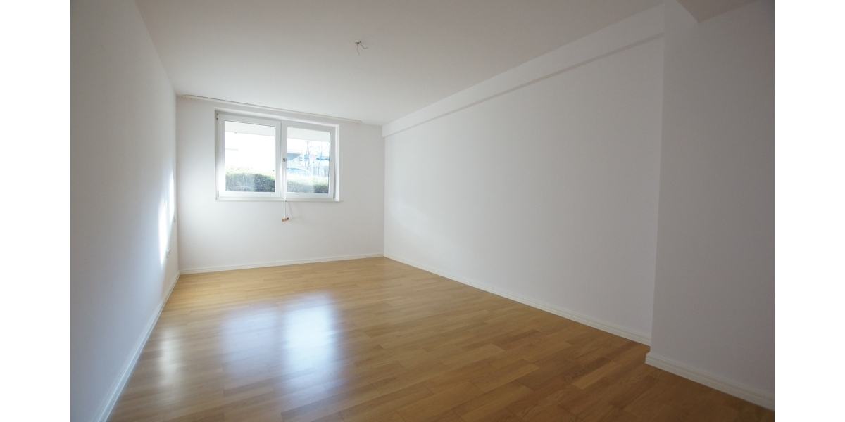 Moderne und großzügige 5 Zimmer-Wohnung über zwei Etagen mit separatem Eingang und Einbauküche - Maisonettenwohnung Düsseldorf Heerdt | Angebot:26971454