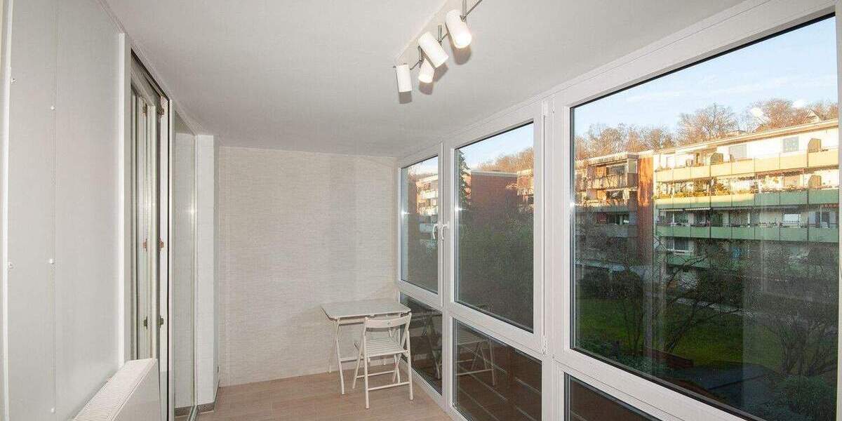 Möblierte 2-Zimmer-Wohnung mit Balkon und Wintergarten in Düsseldorf-Gerresheim 2 zimmer