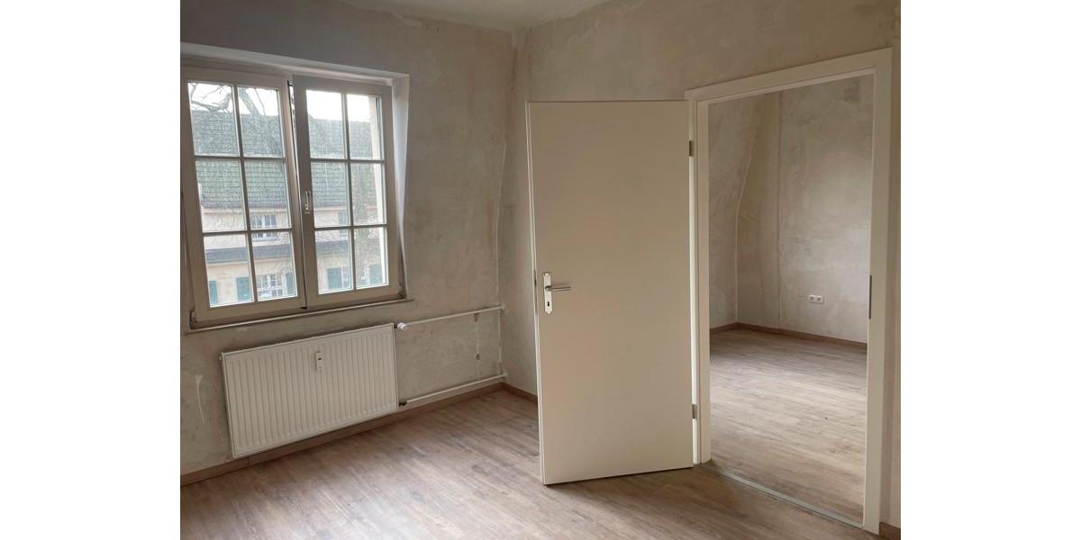 3-Zimmer-Wohnung im Dachgeschoss in Sanierungsphase 3 zimmer