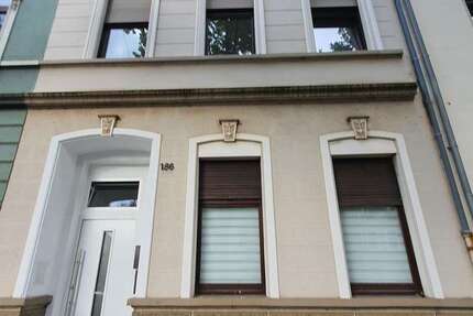 Haus zum Kaufen in Krefeld 599.000 € 315 m² 16 zimmer