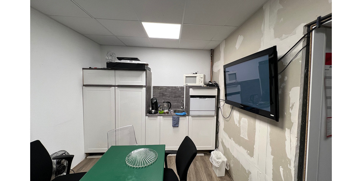 Investorenobjekt mit 3 Wohnungen, 2 Ladenlokalen und Erweiterungsmöglichkeiten 1 zimmer