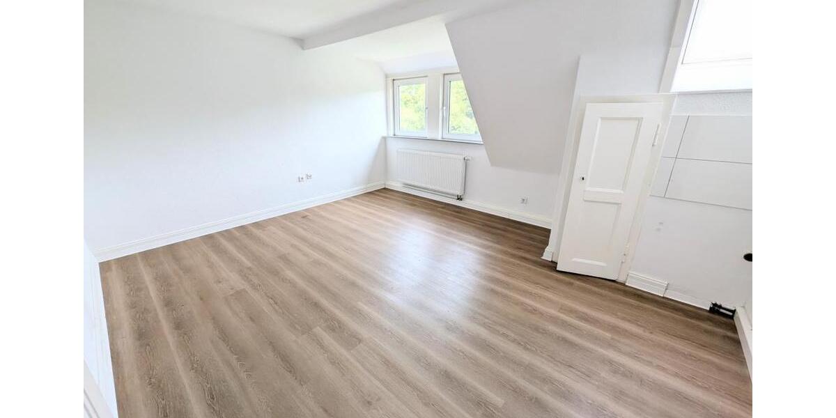 **Einziehen und wohlfühlen! +modernes Tageslichtbad +Laminat +weiße Wände +eigenes Gartenabteil** 3 zimmer