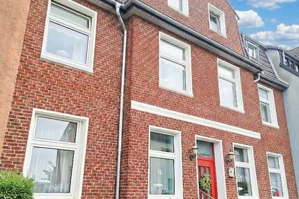 Haus zum Kaufen in Krefeld 650.000 € 204 m² 8 zimmer