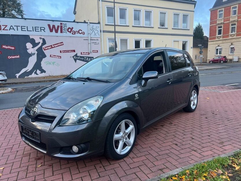 Toyota Corolla Verso 208.000 km 3.990 € Recklinghausen 45657