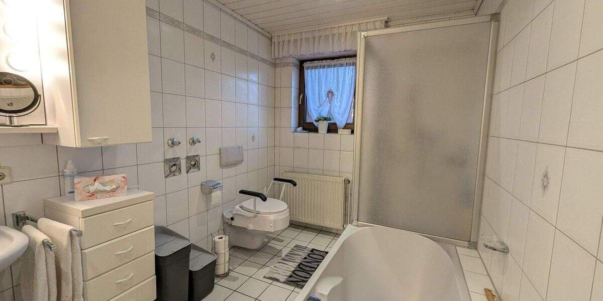 Teil Vermietetes Mehrfamilienhaus in Voerde 8 zimmer