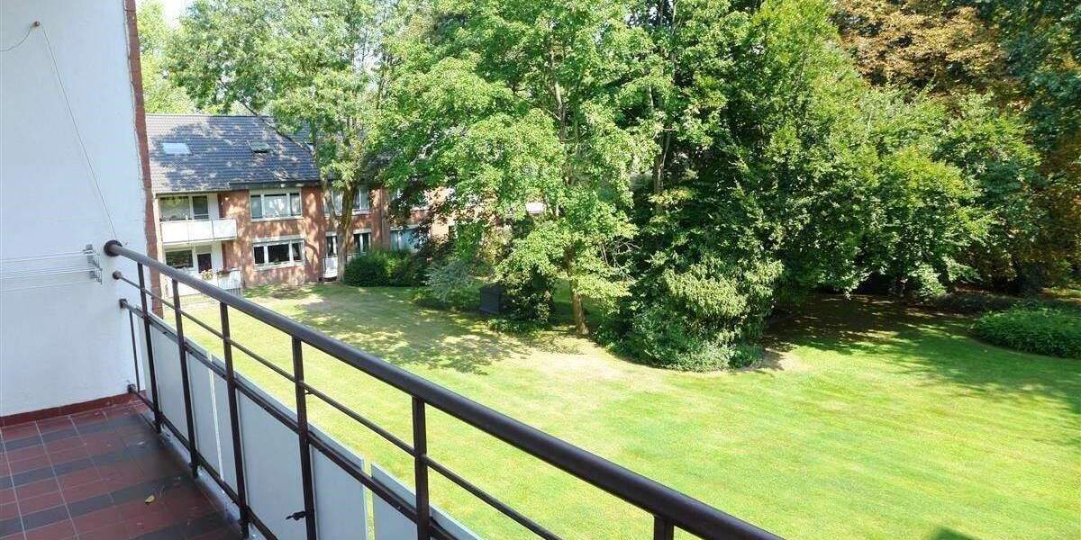 Krefeld-Bismarckviertel: Vierzimmerwohnung mit zwei Loggien und zwei Tiefgaragenstellplätzen 4 zimmer